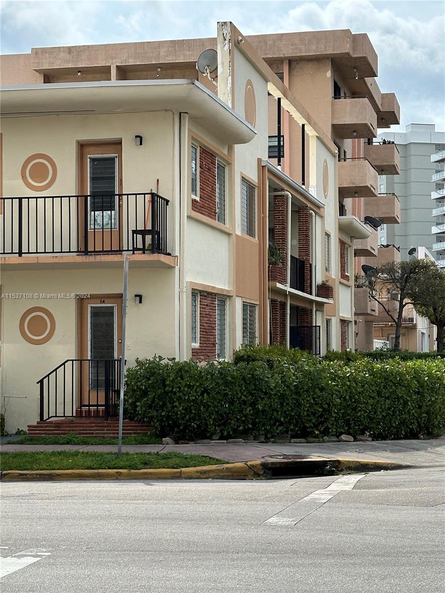 6885 Byron Ave 101, Miami Beach, Florida 33141, 1 Bedroom Bedrooms, ,1 BathroomBathrooms,Residentiallease,For Rent,6885 Byron Ave 101,A11537108