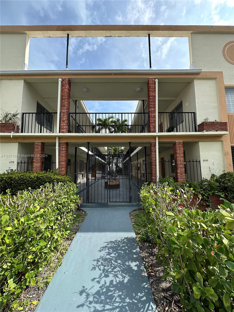 6885 Byron Ave 101, Miami Beach, Florida 33141, 1 Bedroom Bedrooms, ,1 BathroomBathrooms,Residentiallease,For Rent,6885 Byron Ave 101,A11537108