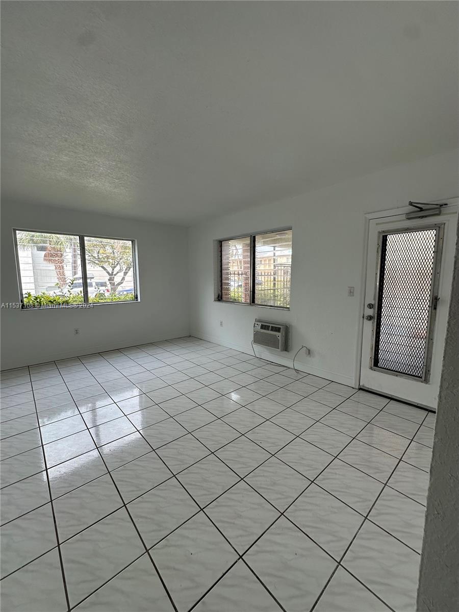 6885 Byron Ave 101, Miami Beach, Florida 33141, 1 Bedroom Bedrooms, ,1 BathroomBathrooms,Residentiallease,For Rent,6885 Byron Ave 101,A11537108