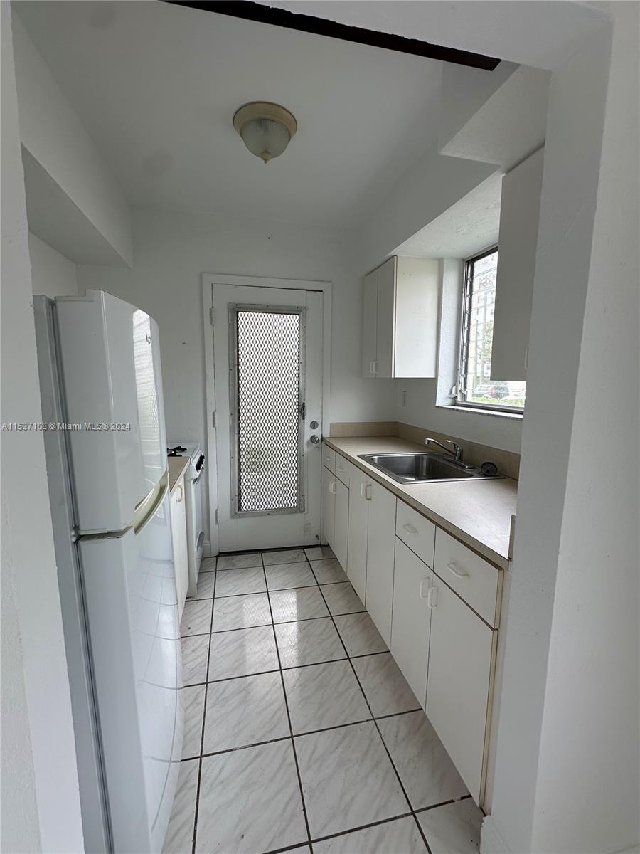 6885 Byron Ave 101, Miami Beach, Florida 33141, 1 Bedroom Bedrooms, ,1 BathroomBathrooms,Residentiallease,For Rent,6885 Byron Ave 101,A11537108