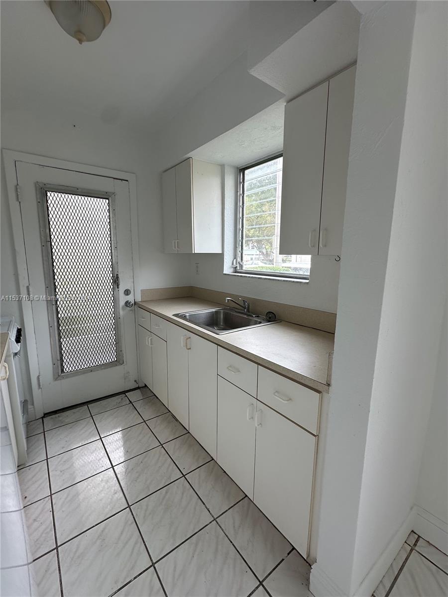 6885 Byron Ave 101, Miami Beach, Florida 33141, 1 Bedroom Bedrooms, ,1 BathroomBathrooms,Residentiallease,For Rent,6885 Byron Ave 101,A11537108