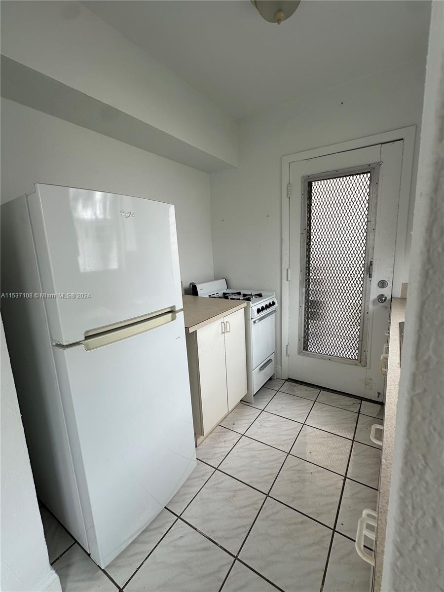 6885 Byron Ave 101, Miami Beach, Florida 33141, 1 Bedroom Bedrooms, ,1 BathroomBathrooms,Residentiallease,For Rent,6885 Byron Ave 101,A11537108