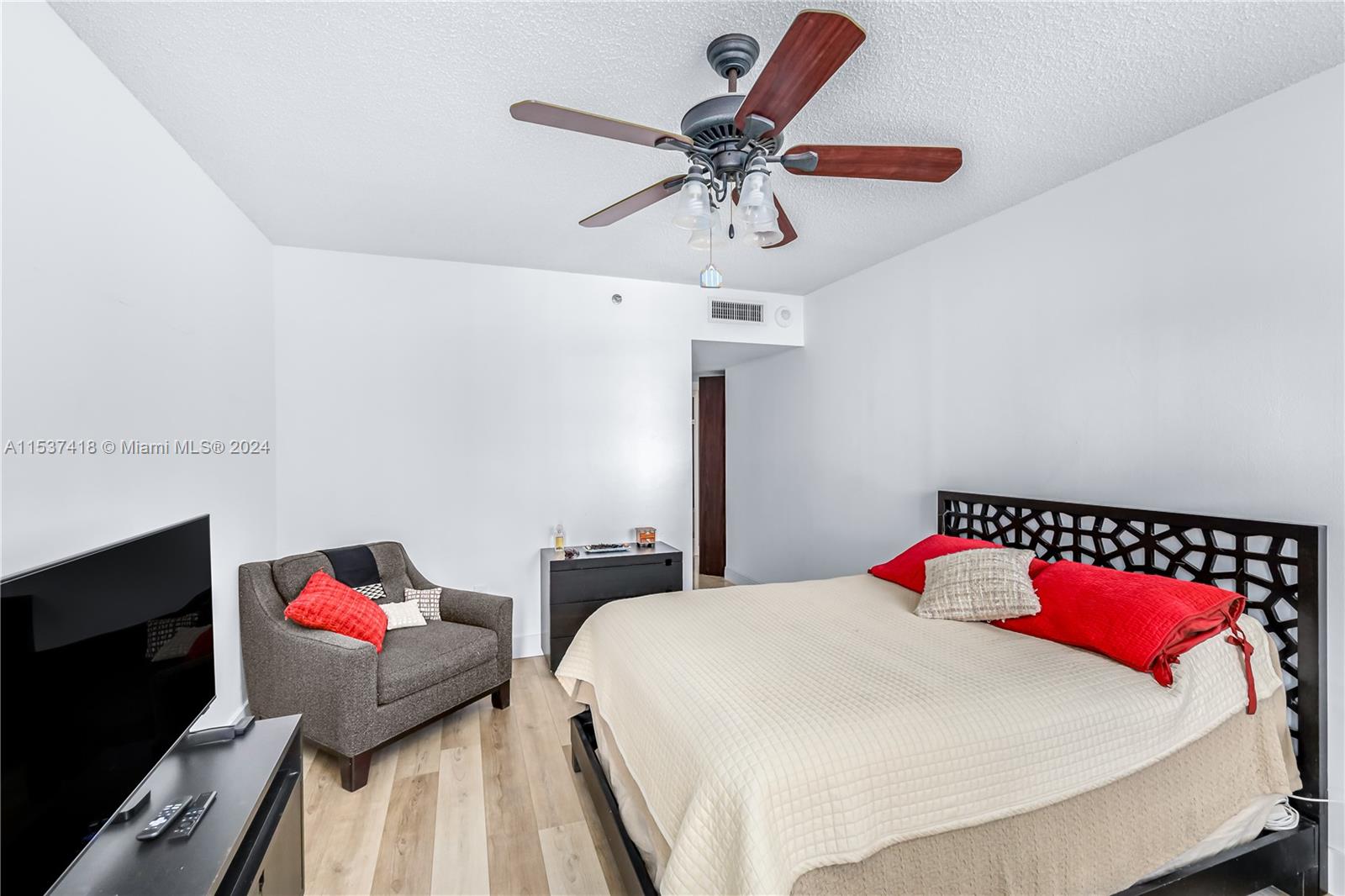 6422 Collins Ave 901, Miami Beach, Florida 33141, 2 Bedrooms Bedrooms, ,2 BathroomsBathrooms,Residential,For Sale,6422 Collins Ave 901,A11537418