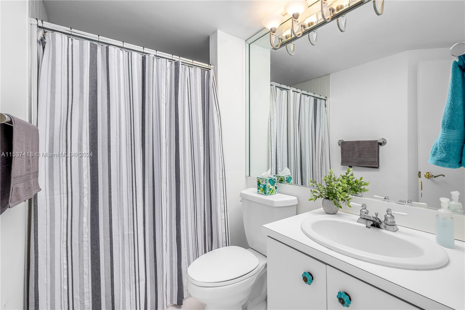 6422 Collins Ave 901, Miami Beach, Florida 33141, 2 Bedrooms Bedrooms, ,2 BathroomsBathrooms,Residential,For Sale,6422 Collins Ave 901,A11537418