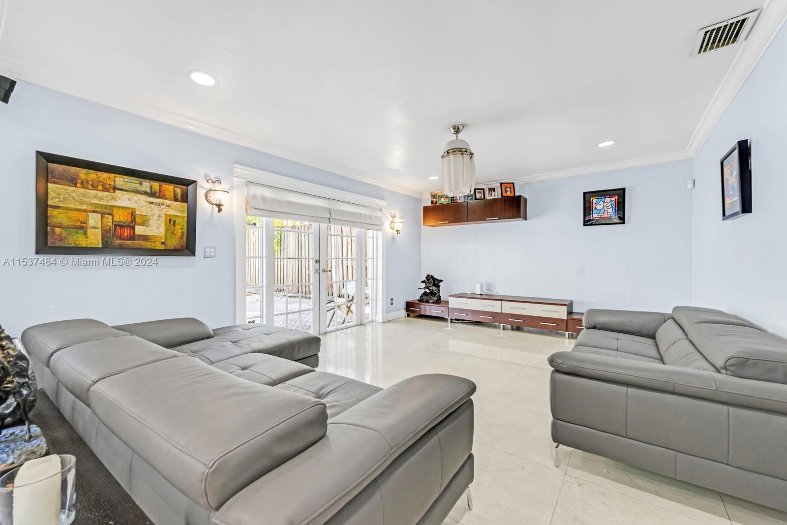 1535 SW 13th St 1535, Miami, Florida 33145, 5 Bedrooms Bedrooms, ,4 BathroomsBathrooms,Residentiallease,For Rent,1535 SW 13th St 1535,A11537484