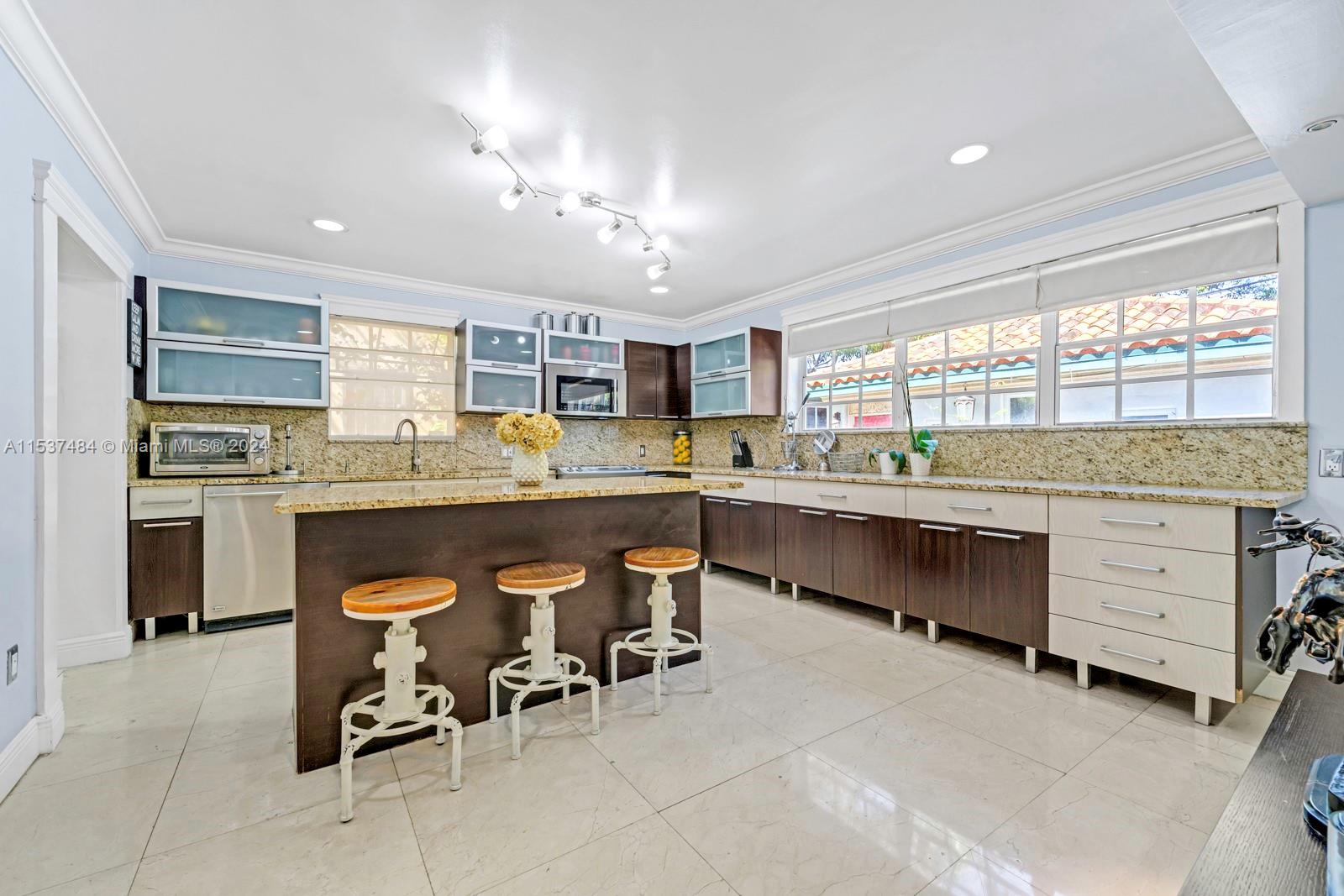 1535 SW 13th St 1535, Miami, Florida 33145, 5 Bedrooms Bedrooms, ,4 BathroomsBathrooms,Residentiallease,For Rent,1535 SW 13th St 1535,A11537484