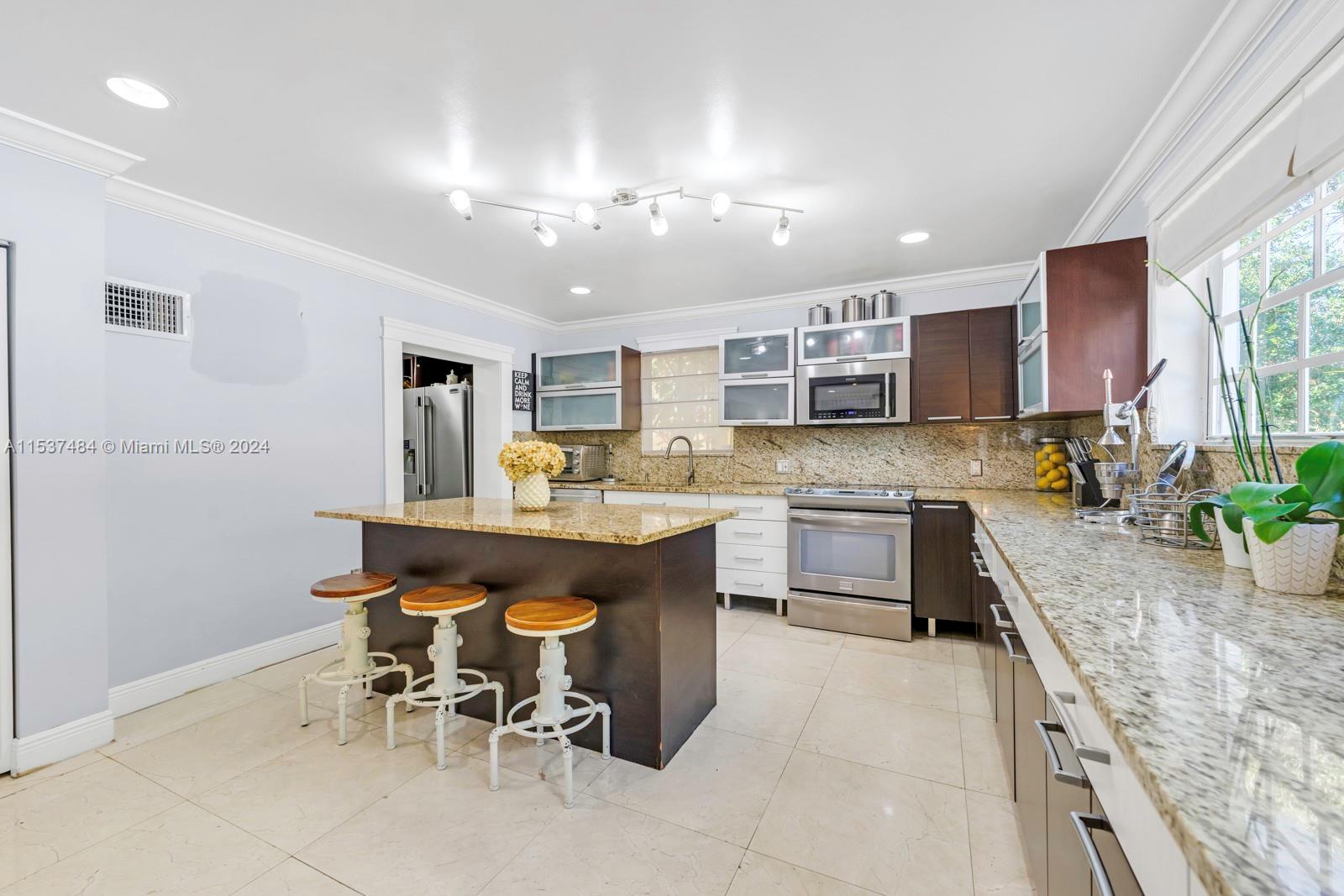 1535 SW 13th St 1535, Miami, Florida 33145, 5 Bedrooms Bedrooms, ,4 BathroomsBathrooms,Residentiallease,For Rent,1535 SW 13th St 1535,A11537484