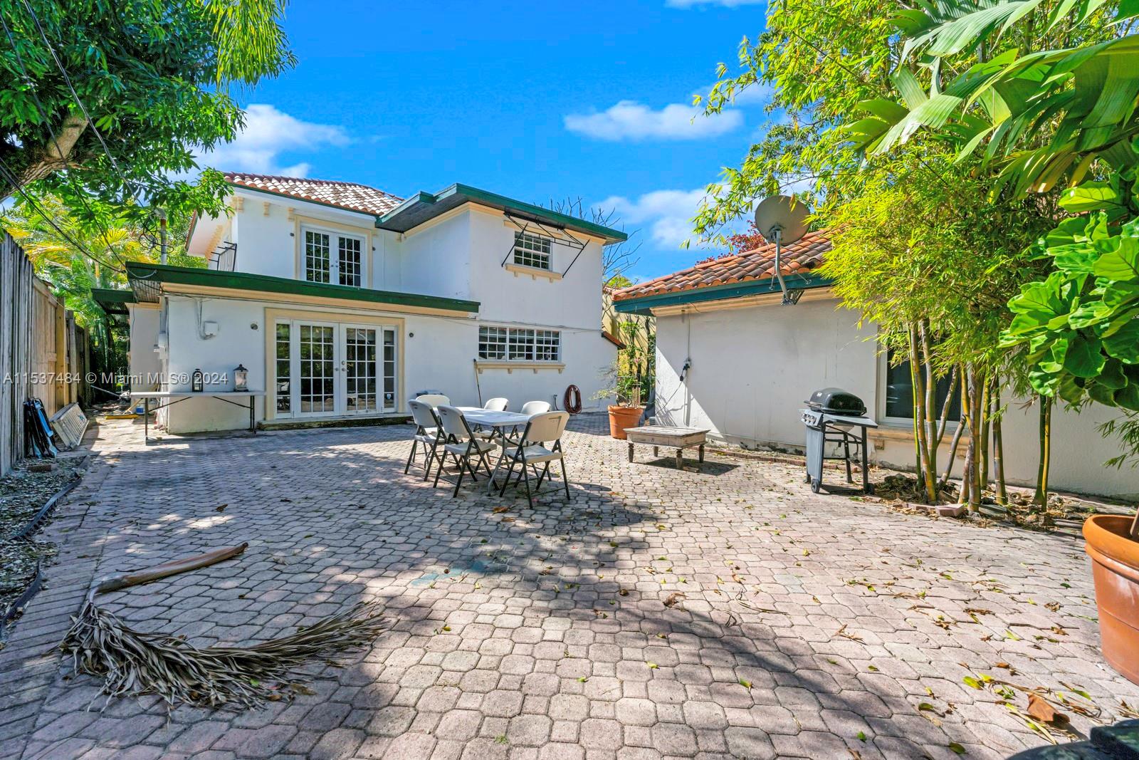 1535 SW 13th St 1535, Miami, Florida 33145, 5 Bedrooms Bedrooms, ,4 BathroomsBathrooms,Residentiallease,For Rent,1535 SW 13th St 1535,A11537484