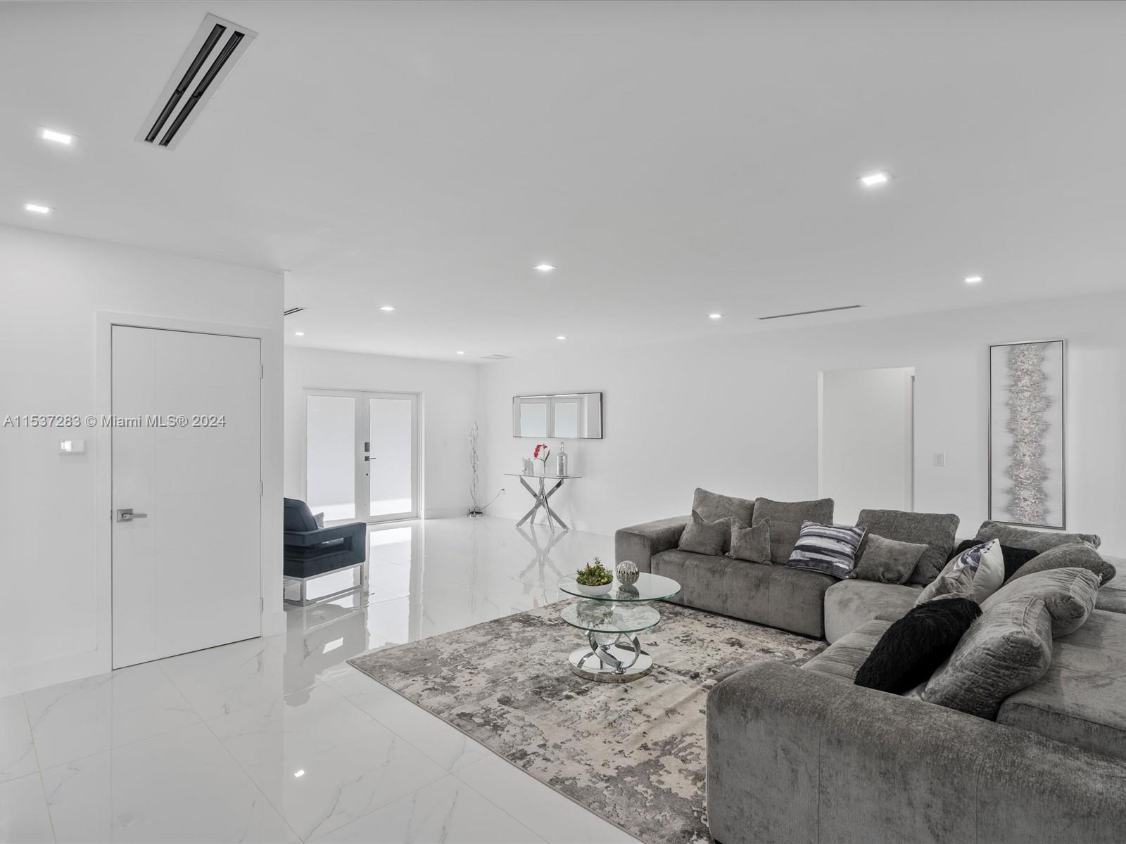 Hollywood, Florida 33021, 4 Bedrooms Bedrooms, ,3 BathroomsBathrooms,Residentiallease,For Rent,A11537283