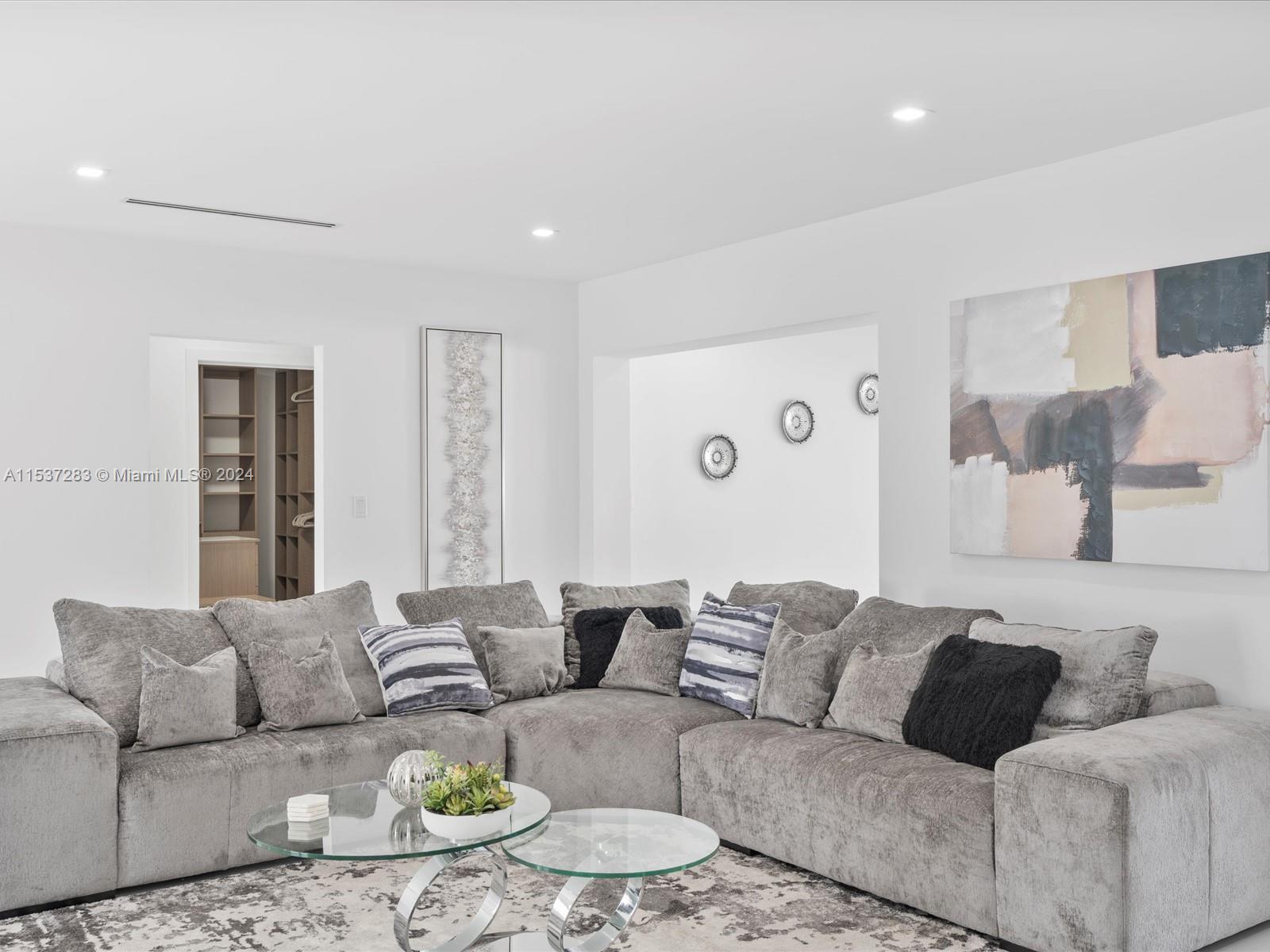 Hollywood, Florida 33021, 4 Bedrooms Bedrooms, ,3 BathroomsBathrooms,Residentiallease,For Rent,A11537283