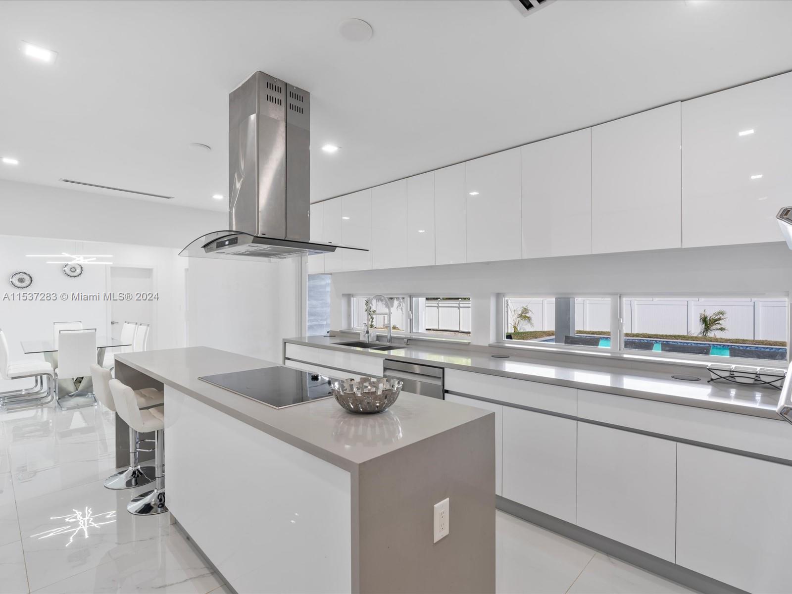 Hollywood, Florida 33021, 4 Bedrooms Bedrooms, ,3 BathroomsBathrooms,Residentiallease,For Rent,A11537283