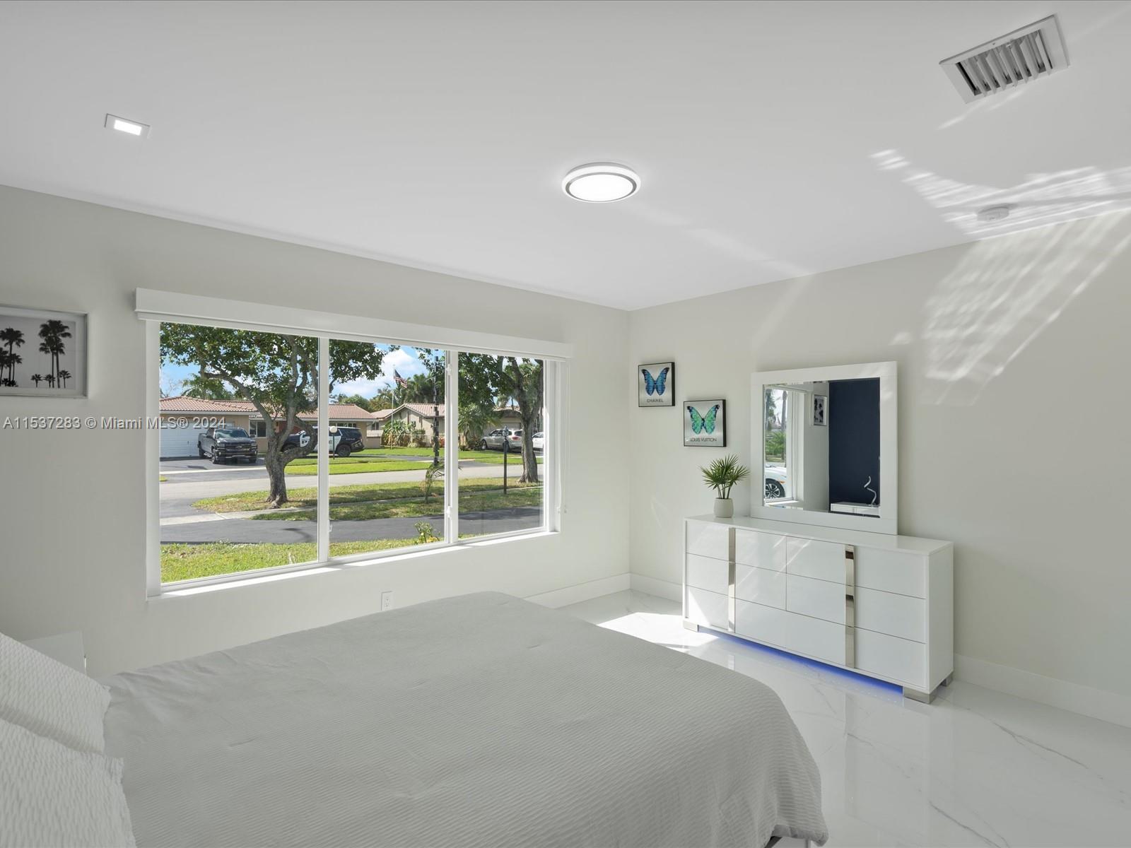 Hollywood, Florida 33021, 4 Bedrooms Bedrooms, ,3 BathroomsBathrooms,Residentiallease,For Rent,A11537283