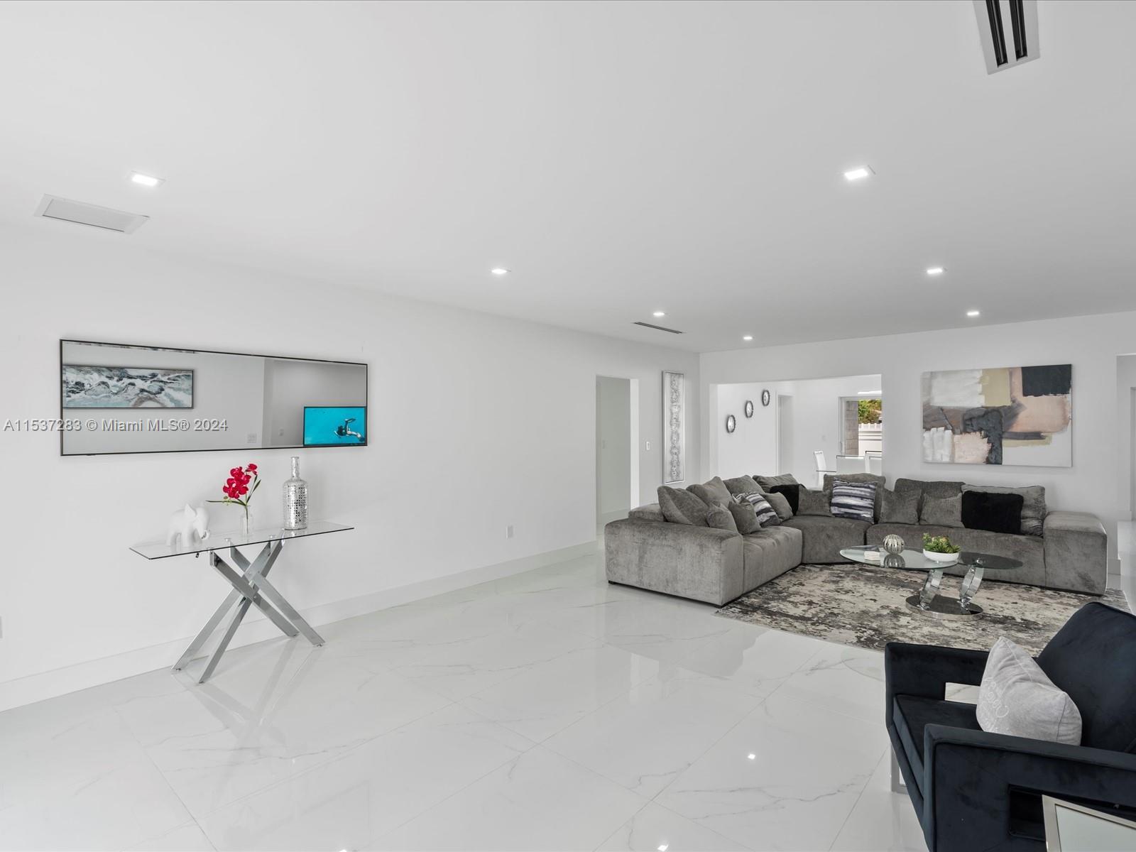 Hollywood, Florida 33021, 4 Bedrooms Bedrooms, ,3 BathroomsBathrooms,Residentiallease,For Rent,A11537283