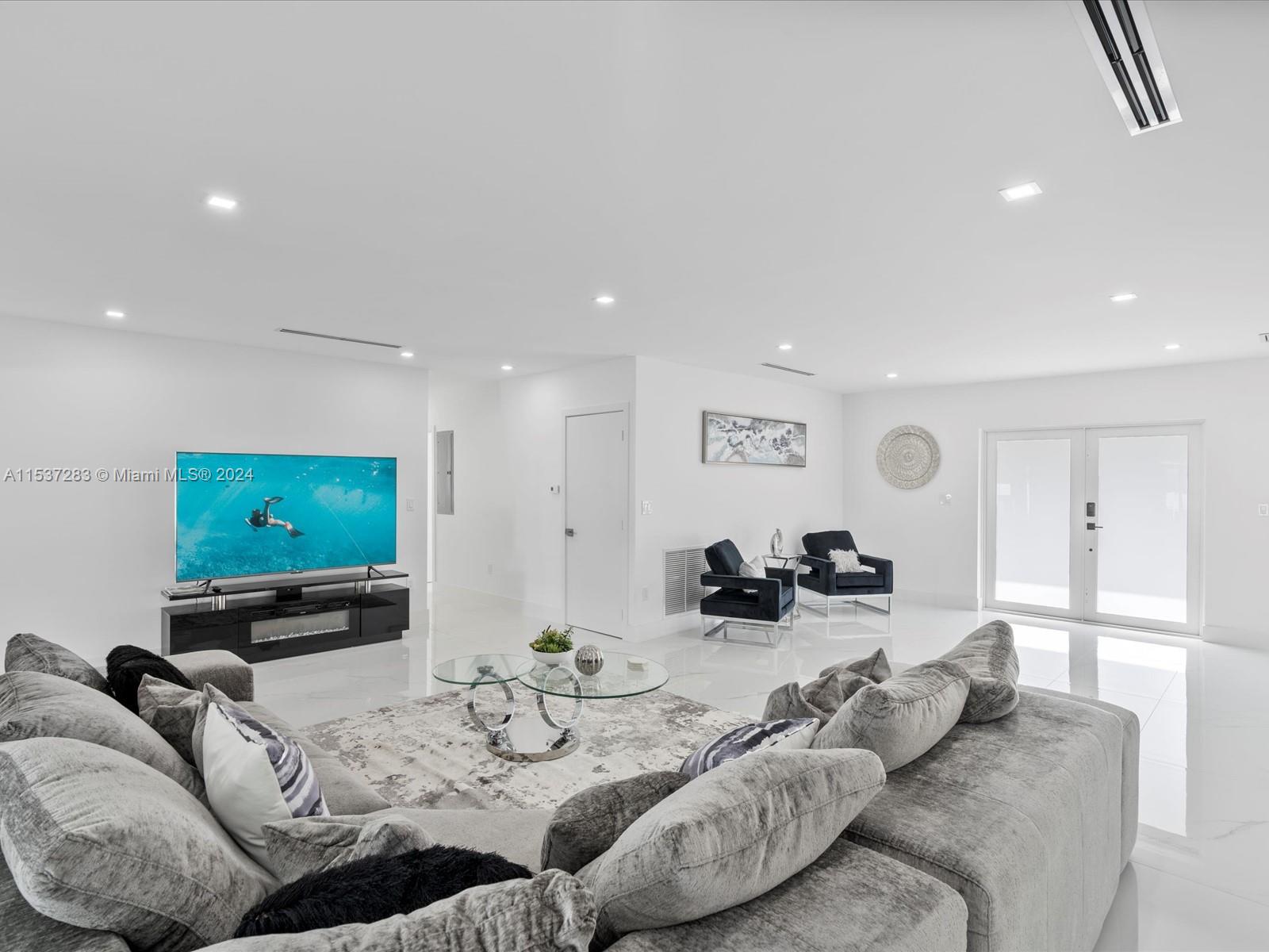 Hollywood, Florida 33021, 4 Bedrooms Bedrooms, ,3 BathroomsBathrooms,Residentiallease,For Rent,A11537283