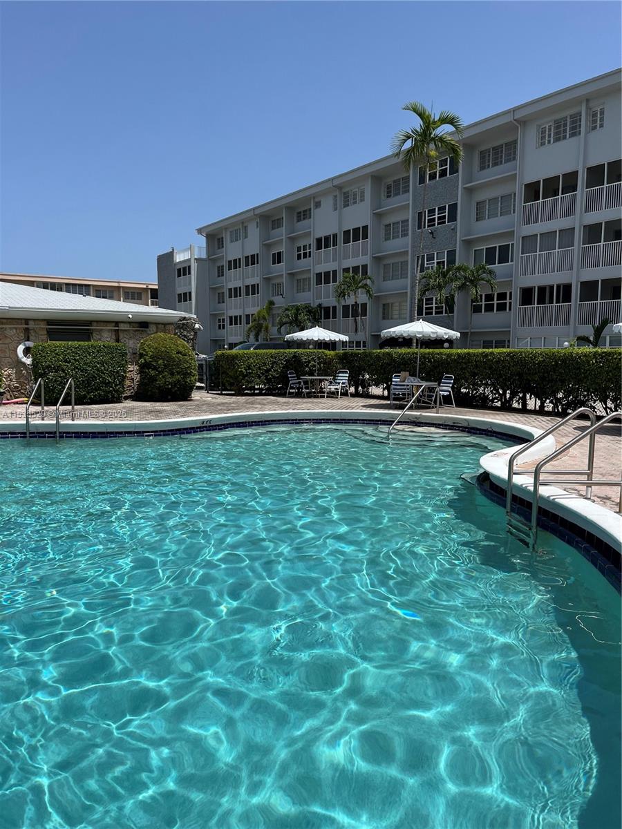329 SE 3rd St 402P, Hallandale Beach, Florida 33009, 1 Bedroom Bedrooms, ,1 BathroomBathrooms,Residential,For Sale,329 SE 3rd St 402P,A11535529