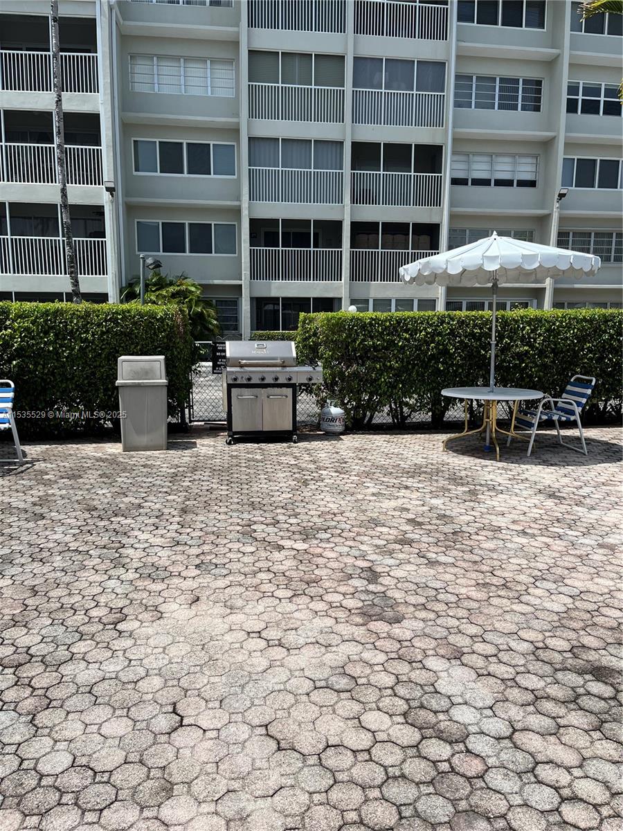 329 SE 3rd St 402P, Hallandale Beach, Florida 33009, 1 Bedroom Bedrooms, ,1 BathroomBathrooms,Residential,For Sale,329 SE 3rd St 402P,A11535529