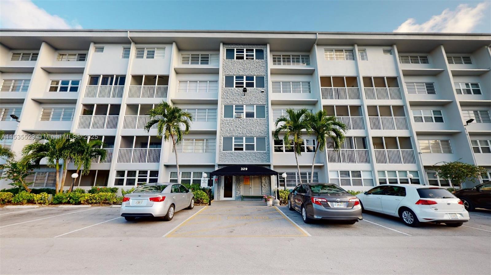 329 SE 3rd St 402P, Hallandale Beach, Florida 33009, 1 Bedroom Bedrooms, ,1 BathroomBathrooms,Residential,For Sale,329 SE 3rd St 402P,A11535529