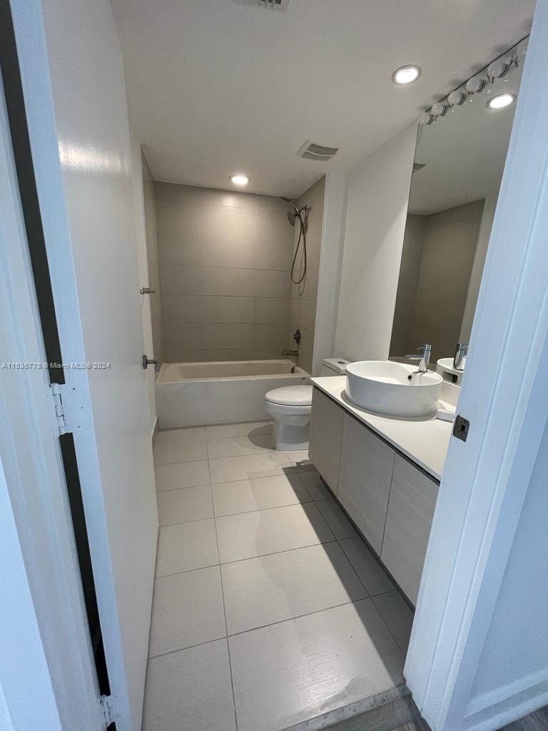 4250 Biscayne Blvd 1110, Miami, Florida 33137, ,1 BathroomBathrooms,Residentiallease,For Rent,4250 Biscayne Blvd 1110,A11536778