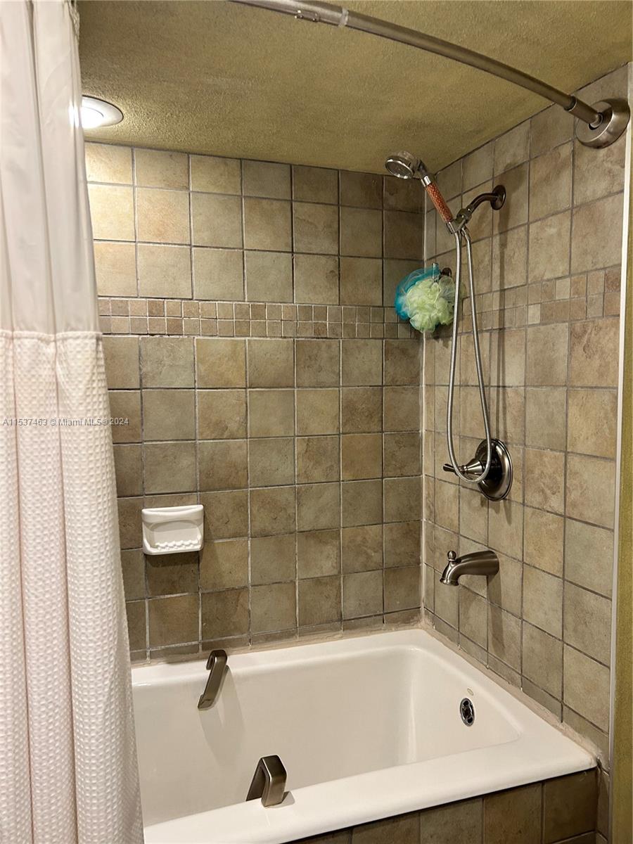 20401 NE 30th Ave 320-8, Aventura, Florida 33180, 3 Bedrooms Bedrooms, ,2 BathroomsBathrooms,Residential,For Sale,20401 NE 30th Ave 320-8,A11537463