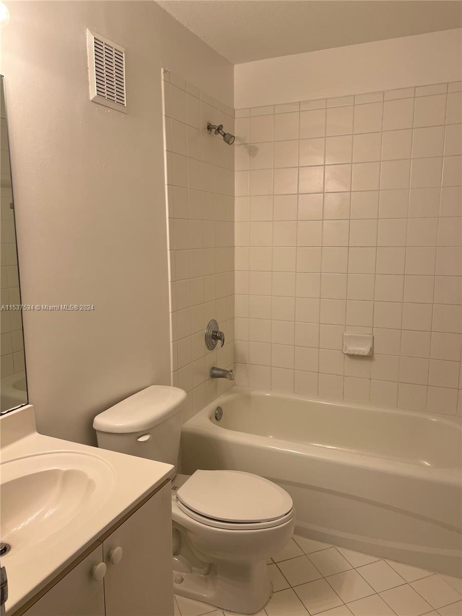 2701 SE 12th Rd 201, Homestead, Florida 33035, 3 Bedrooms Bedrooms, ,2 BathroomsBathrooms,Residentiallease,For Rent,2701 SE 12th Rd 201,A11537534