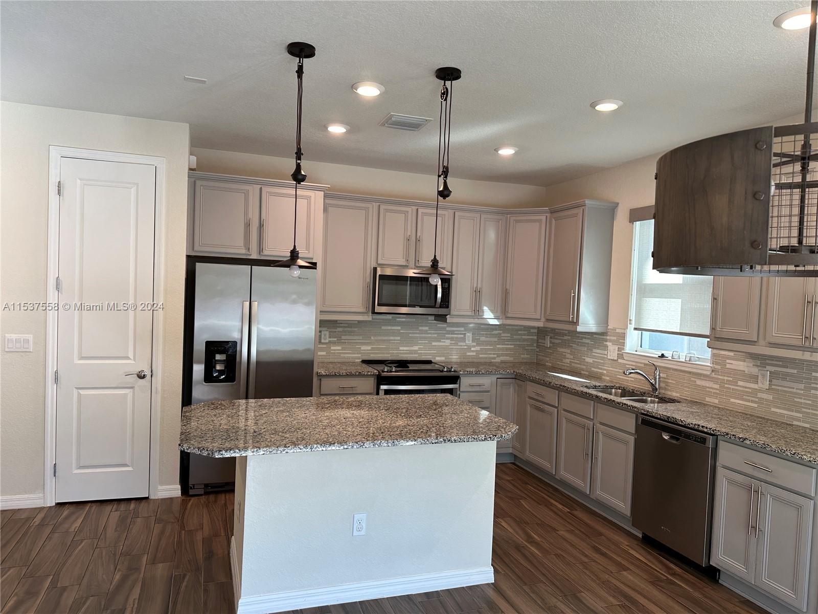 1434 Myrtle Oak Ter, Hollywood, Florida 33021, 3 Bedrooms Bedrooms, ,2 BathroomsBathrooms,Residentiallease,For Rent,1434 Myrtle Oak Ter,A11537558