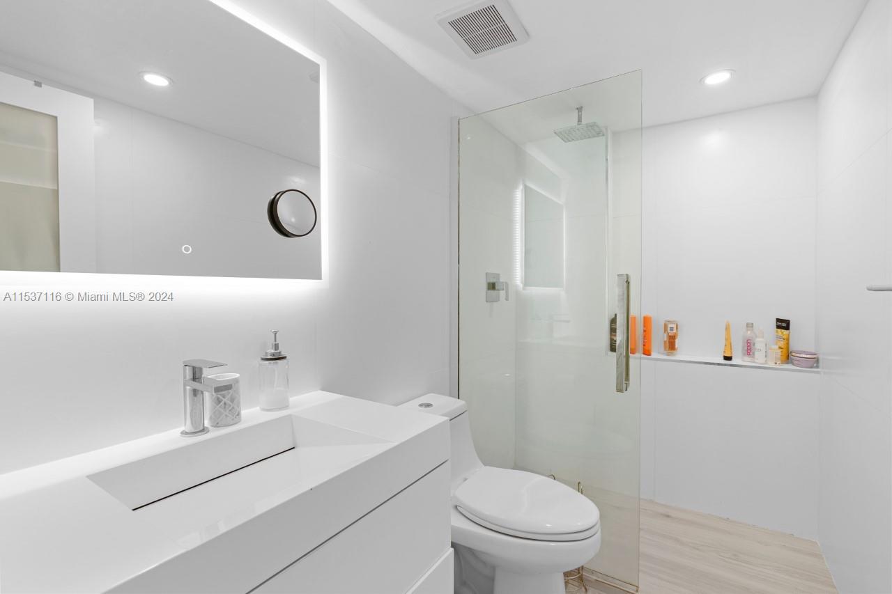 1500 Bay Rd 1268S, Miami Beach, Florida 33139, 2 Bedrooms Bedrooms, ,1 BathroomBathrooms,Residentiallease,For Rent,1500 Bay Rd 1268S,A11537116