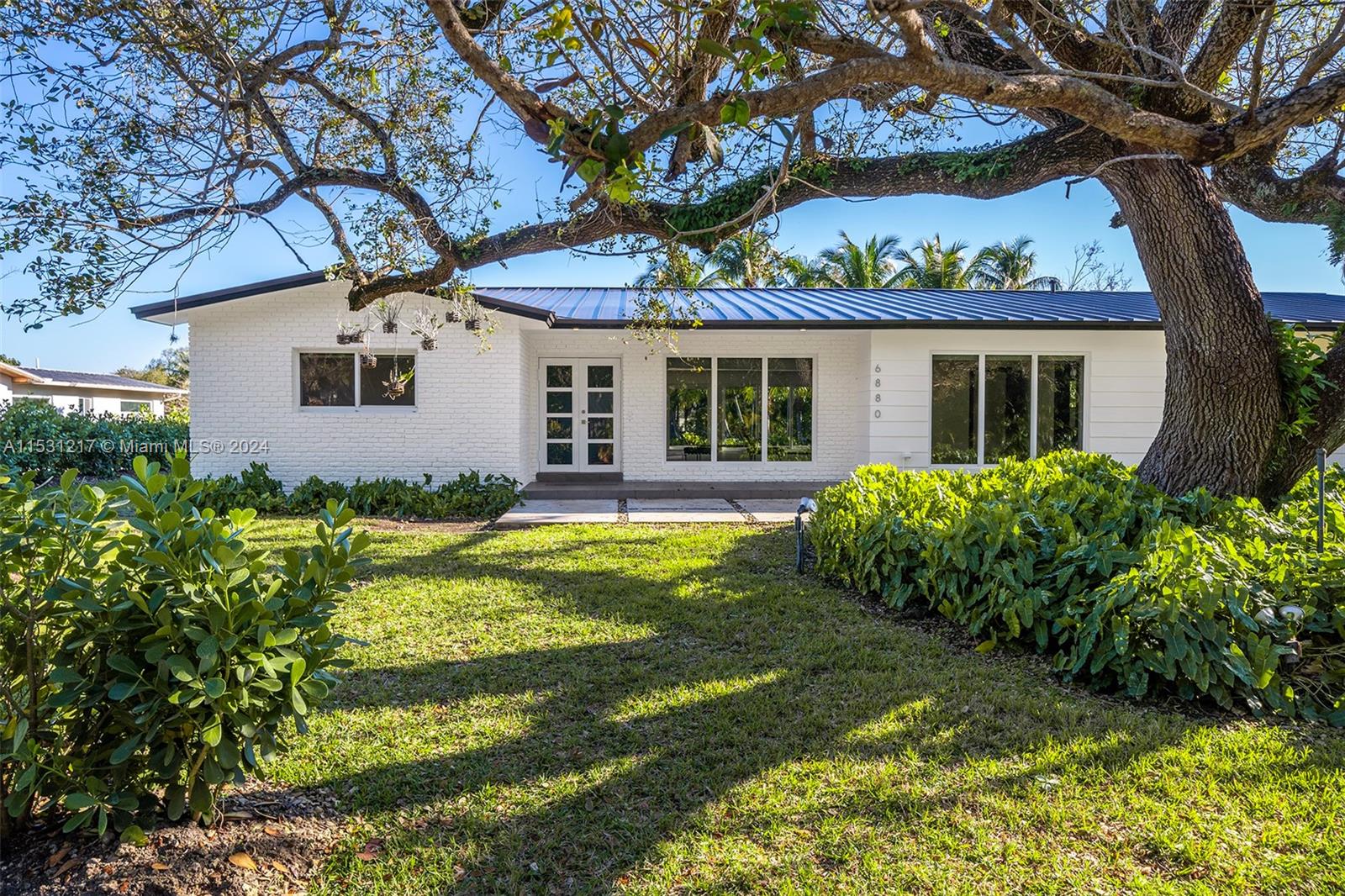 6880 126th Ter, Pinecrest, FL, 33156 United States, 6 Bedrooms Bedrooms, ,5 BathroomsBathrooms,Residential,For Sale,126th Ter,A11531217