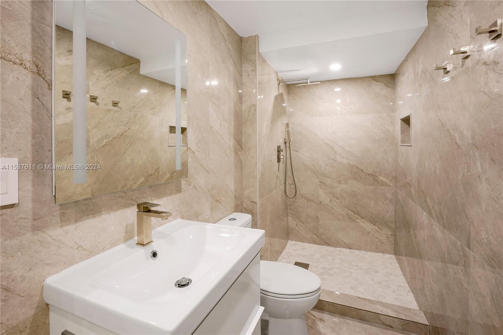 1600 S Ocean Dr 2F, Hollywood, Florida 33019, 2 Bedrooms Bedrooms, ,2 BathroomsBathrooms,Residential,For Sale,1600 S Ocean Dr 2F,A11537611