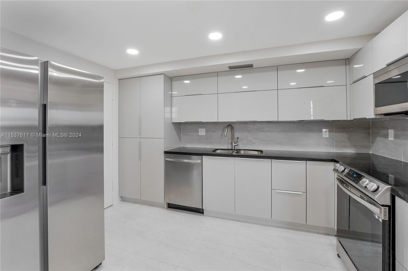 1600 S Ocean Dr 2F, Hollywood, Florida 33019, 2 Bedrooms Bedrooms, ,2 BathroomsBathrooms,Residential,For Sale,1600 S Ocean Dr 2F,A11537611