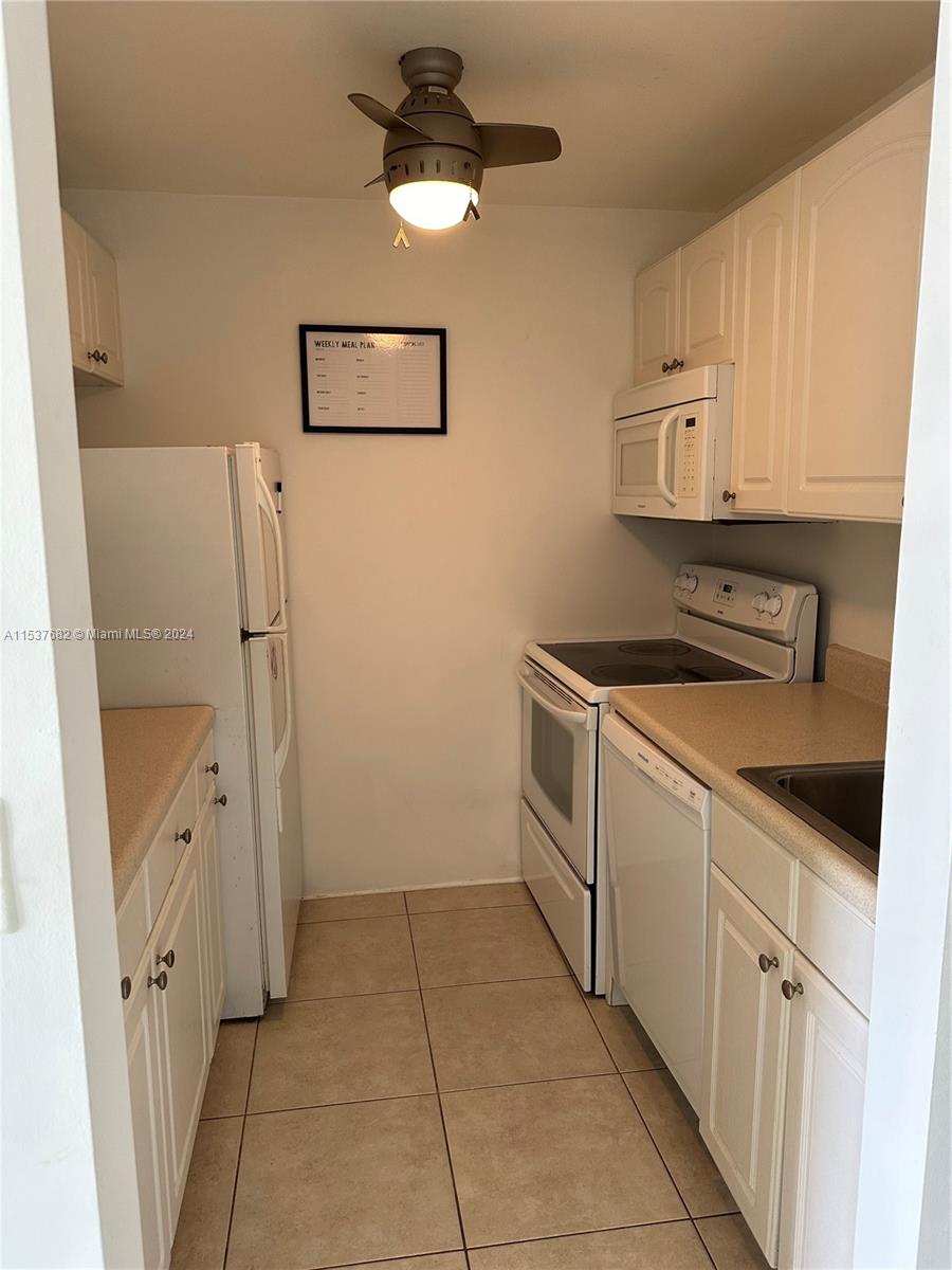 467 GOLDEN ISLE 307, Hallandale Beach, Florida 33009, 1 Bedroom Bedrooms, ,1 BathroomBathrooms,Residentiallease,For Rent,467 GOLDEN ISLE 307,A11537682