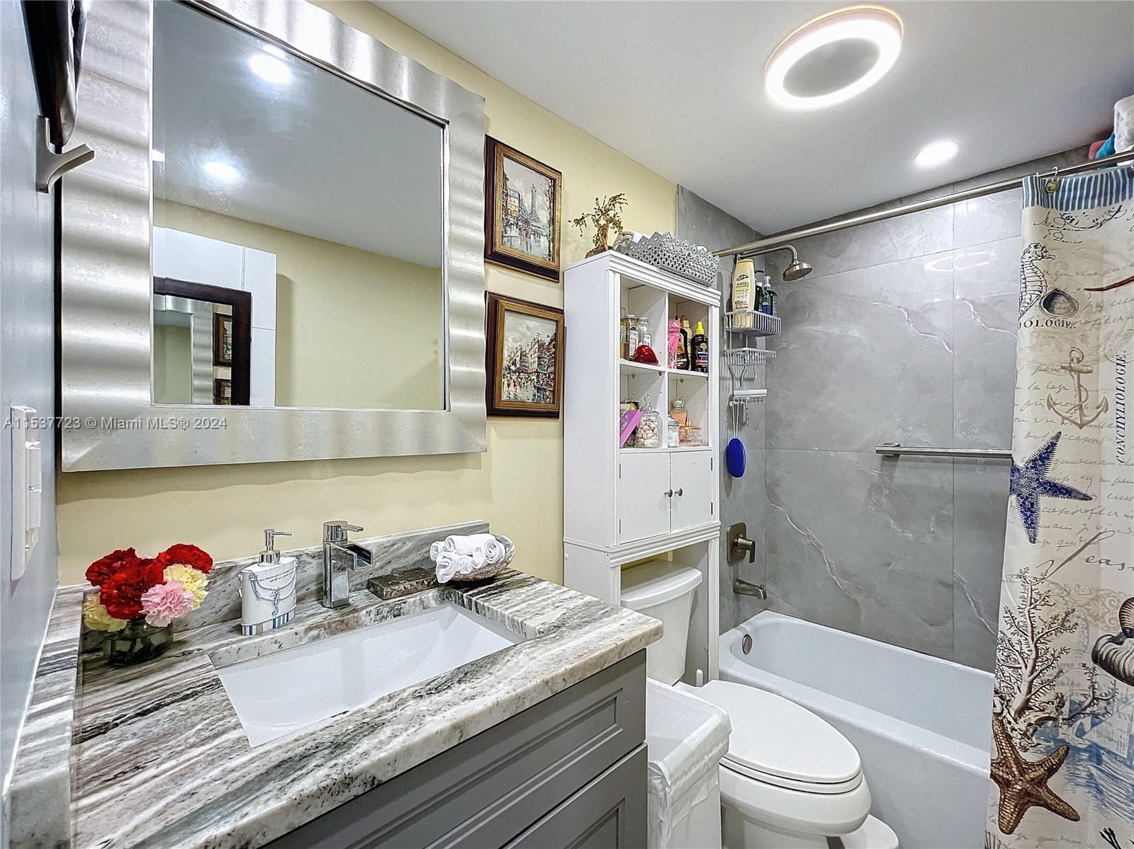 460 Paradise Isle Blvd 205, Hallandale Beach, Florida 33009, 2 Bedrooms Bedrooms, ,2 BathroomsBathrooms,Residential,For Sale,460 Paradise Isle Blvd 205,A11537723