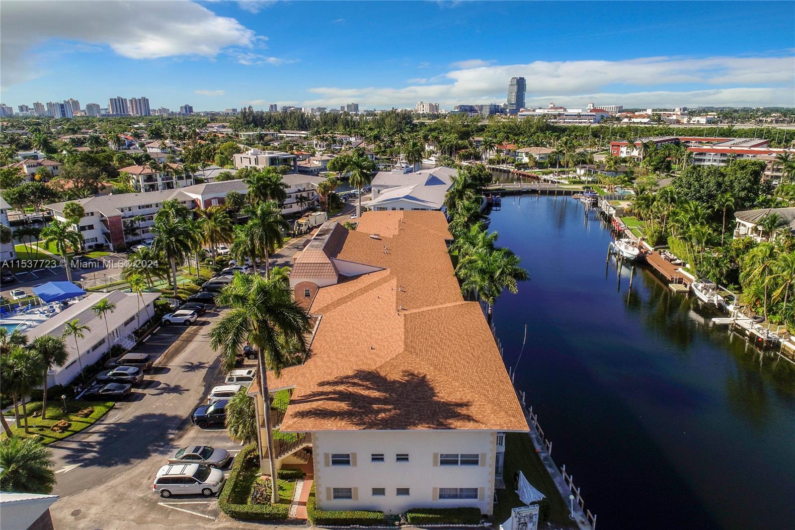 460 Paradise Isle Blvd 205, Hallandale Beach, Florida 33009, 2 Bedrooms Bedrooms, ,2 BathroomsBathrooms,Residential,For Sale,460 Paradise Isle Blvd 205,A11537723
