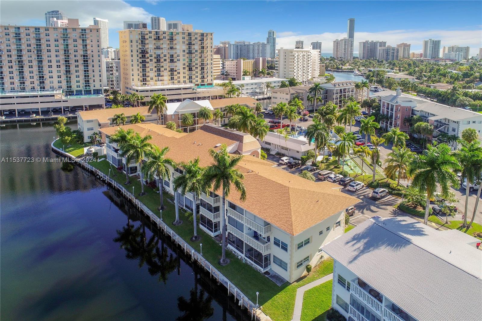 460 Paradise Isle Blvd 205, Hallandale Beach, Florida 33009, 2 Bedrooms Bedrooms, ,2 BathroomsBathrooms,Residential,For Sale,460 Paradise Isle Blvd 205,A11537723