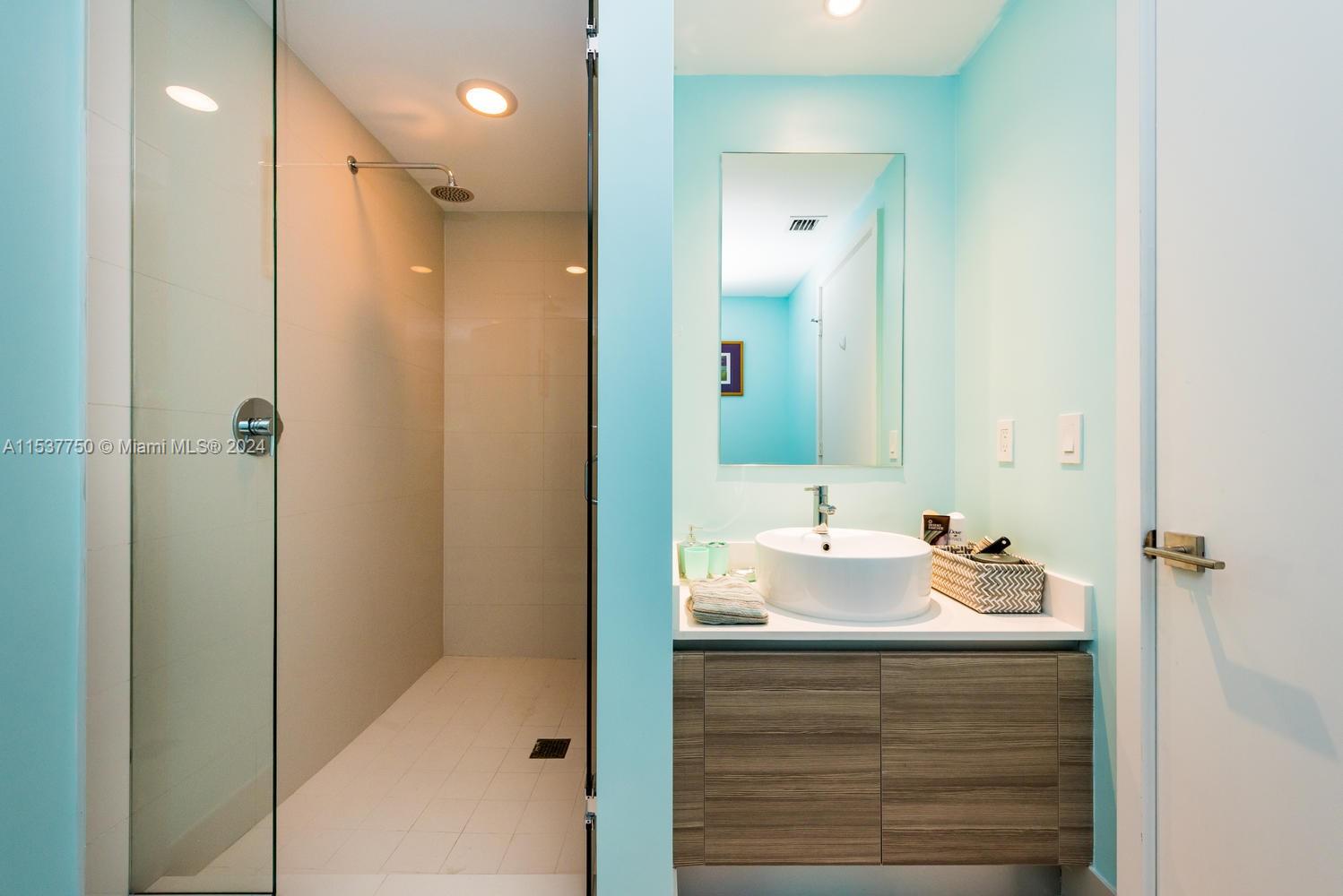 121 NE 34th St 1415, Miami, Florida 33137, 1 Bedroom Bedrooms, ,1 BathroomBathrooms,Residentiallease,For Rent,121 NE 34th St 1415,A11537750