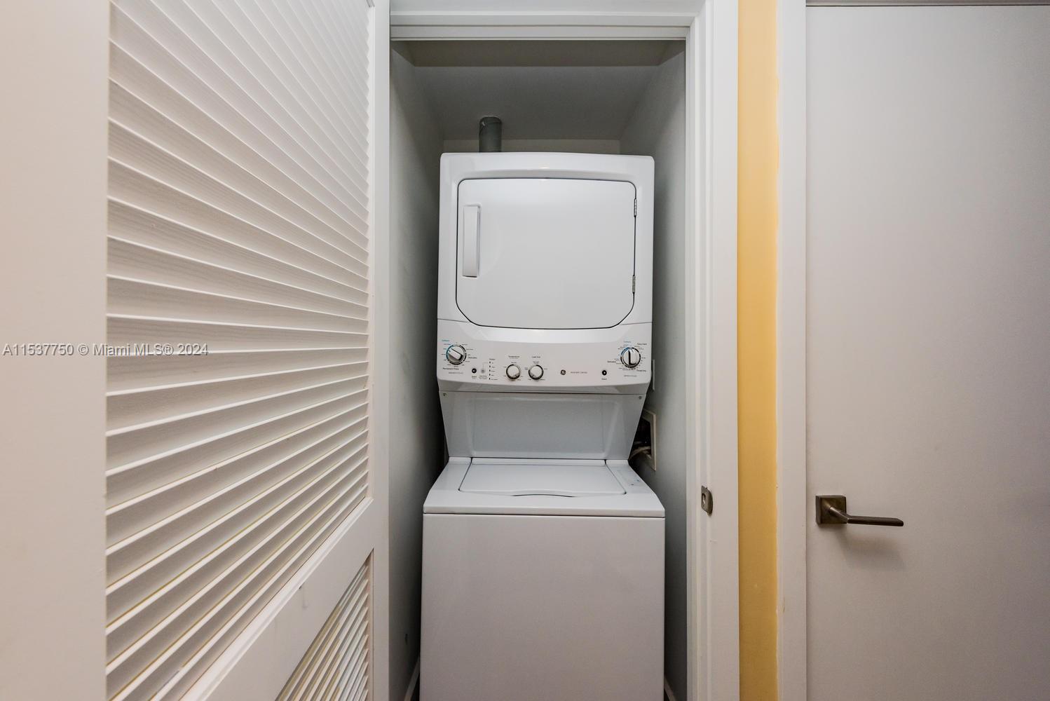 121 NE 34th St 1415, Miami, Florida 33137, 1 Bedroom Bedrooms, ,1 BathroomBathrooms,Residentiallease,For Rent,121 NE 34th St 1415,A11537750