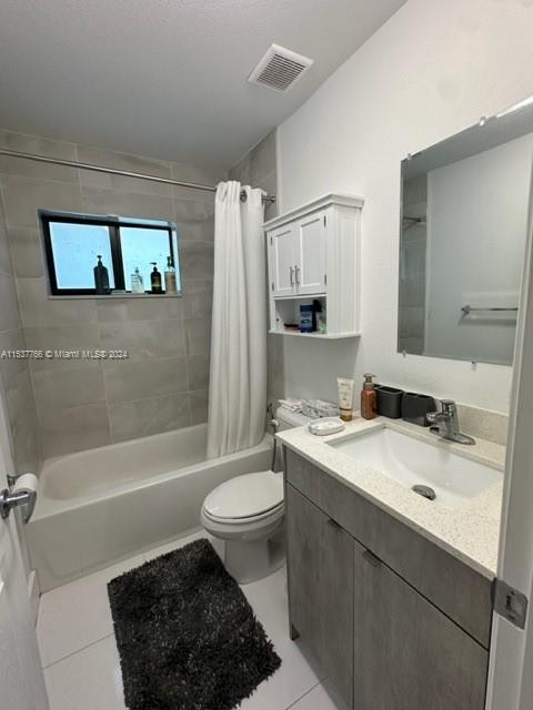 3220 NW 50th St 1, Miami, Florida 33142, 2 Bedrooms Bedrooms, ,1 BathroomBathrooms,Residentiallease,For Rent,3220 NW 50th St 1,A11537766