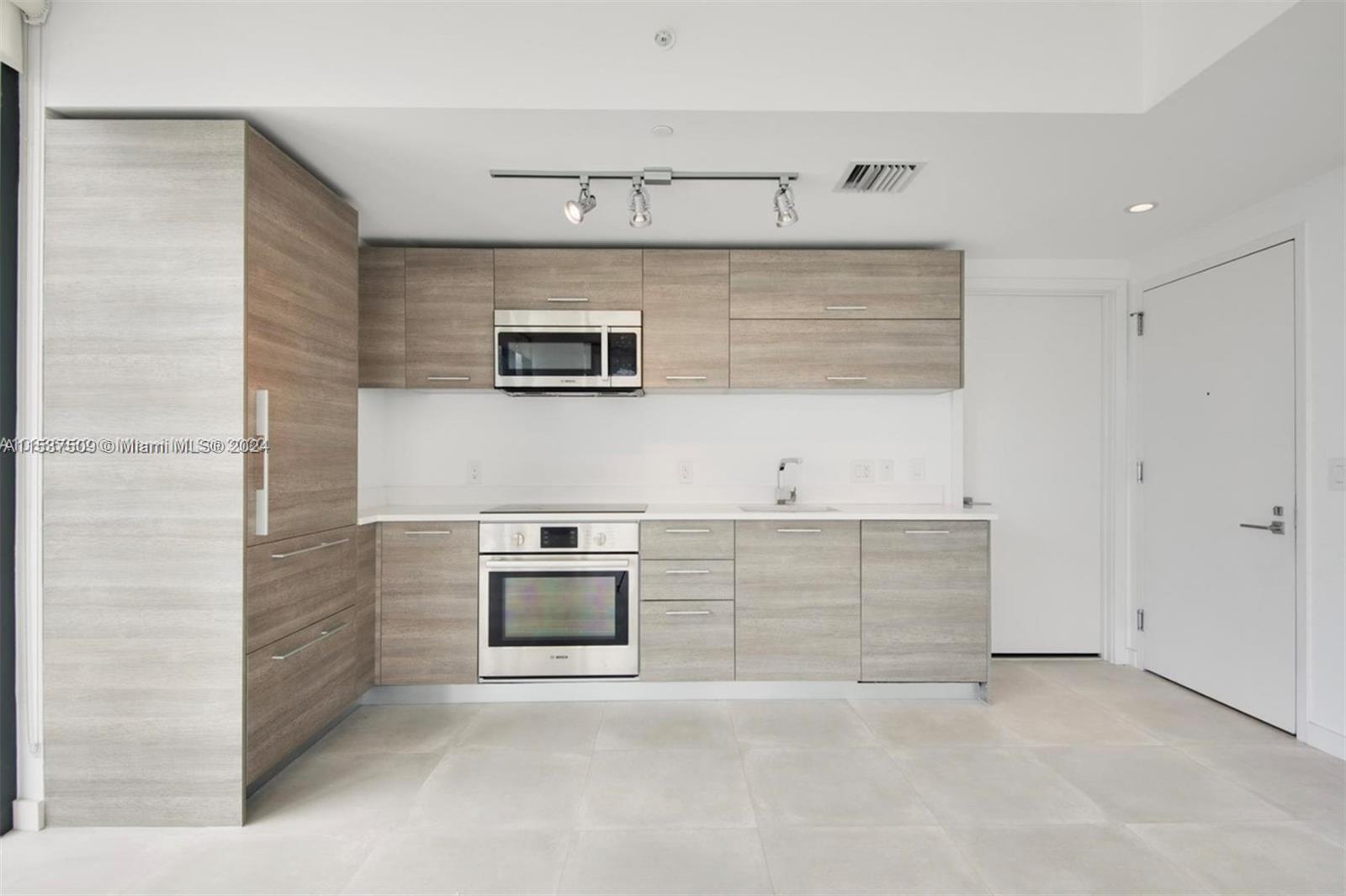 650 NE 32nd St 2308, Miami, Florida 33137, 1 Bedroom Bedrooms, ,1 BathroomBathrooms,Residential,For Sale,650 NE 32nd St 2308,A11537509