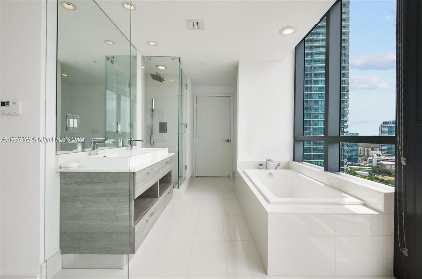 650 NE 32nd St 2308, Miami, Florida 33137, 1 Bedroom Bedrooms, ,1 BathroomBathrooms,Residential,For Sale,650 NE 32nd St 2308,A11537509