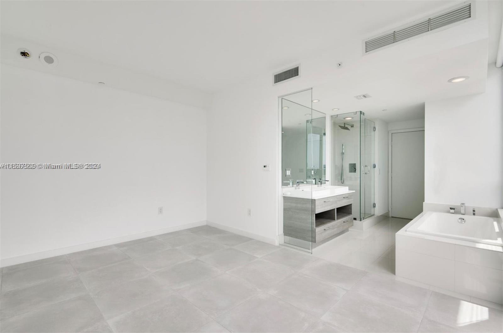 650 NE 32nd St 2308, Miami, Florida 33137, 1 Bedroom Bedrooms, ,1 BathroomBathrooms,Residential,For Sale,650 NE 32nd St 2308,A11537509