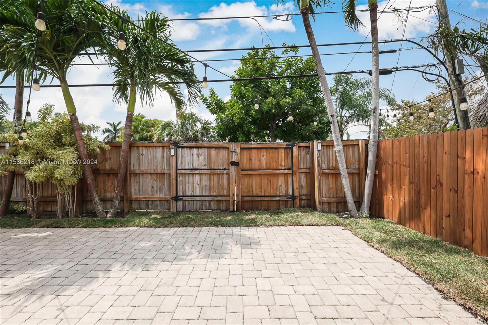 1212 N 31st Ct, Hollywood, Florida 33021, 3 Bedrooms Bedrooms, ,2 BathroomsBathrooms,Residential,For Sale,1212 N 31st Ct,A11536218