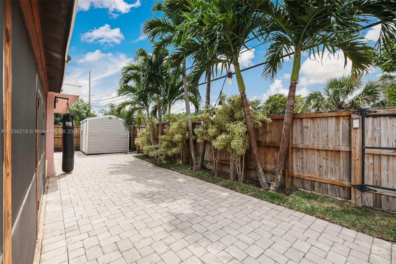 1212 N 31st Ct, Hollywood, Florida 33021, 3 Bedrooms Bedrooms, ,2 BathroomsBathrooms,Residential,For Sale,1212 N 31st Ct,A11536218