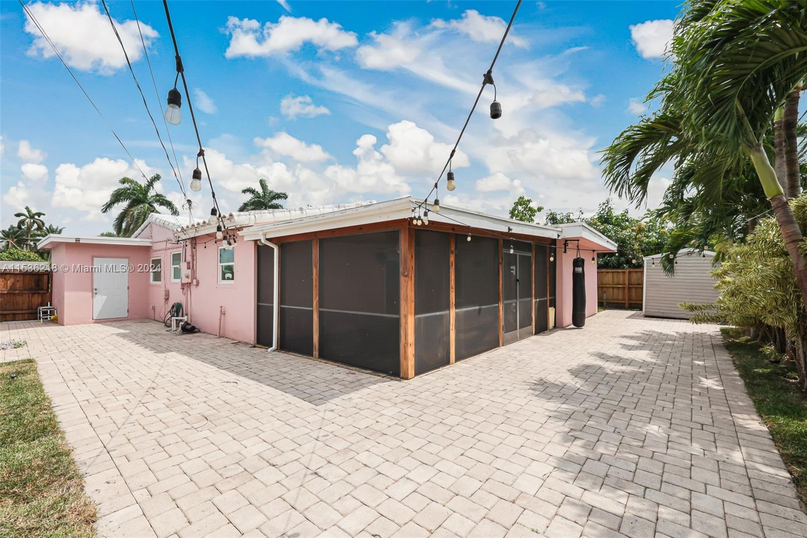 1212 N 31st Ct, Hollywood, Florida 33021, 3 Bedrooms Bedrooms, ,2 BathroomsBathrooms,Residential,For Sale,1212 N 31st Ct,A11536218