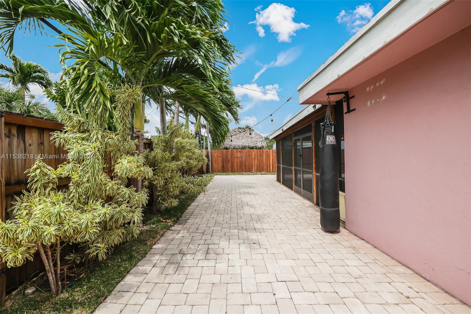 1212 N 31st Ct, Hollywood, Florida 33021, 3 Bedrooms Bedrooms, ,2 BathroomsBathrooms,Residential,For Sale,1212 N 31st Ct,A11536218