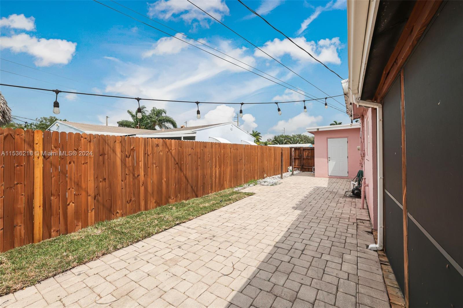 1212 N 31st Ct, Hollywood, Florida 33021, 3 Bedrooms Bedrooms, ,2 BathroomsBathrooms,Residential,For Sale,1212 N 31st Ct,A11536218