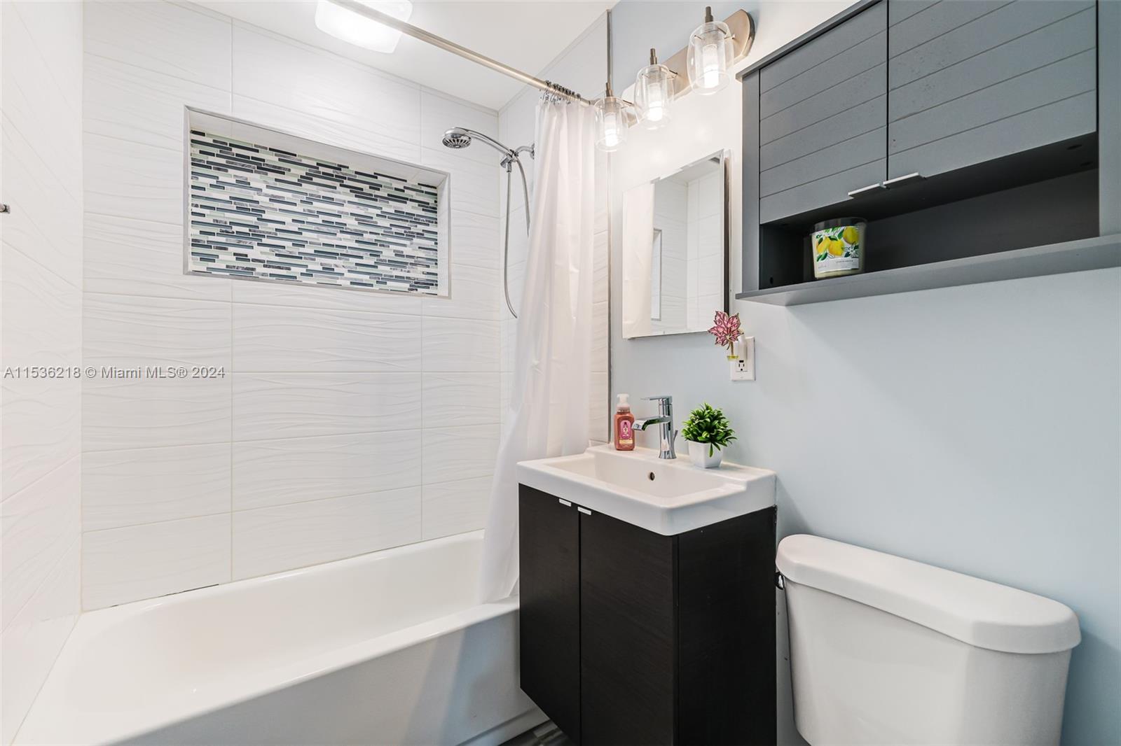 1212 N 31st Ct, Hollywood, Florida 33021, 3 Bedrooms Bedrooms, ,2 BathroomsBathrooms,Residential,For Sale,1212 N 31st Ct,A11536218