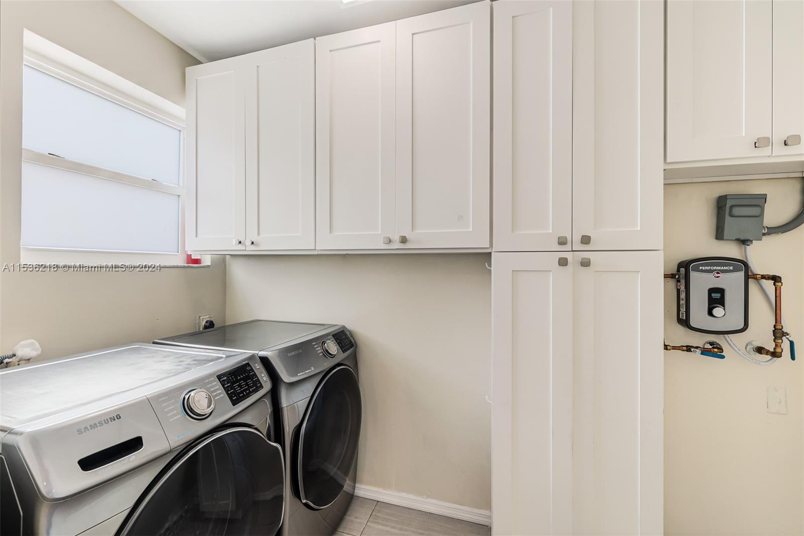 1212 N 31st Ct, Hollywood, Florida 33021, 3 Bedrooms Bedrooms, ,2 BathroomsBathrooms,Residential,For Sale,1212 N 31st Ct,A11536218