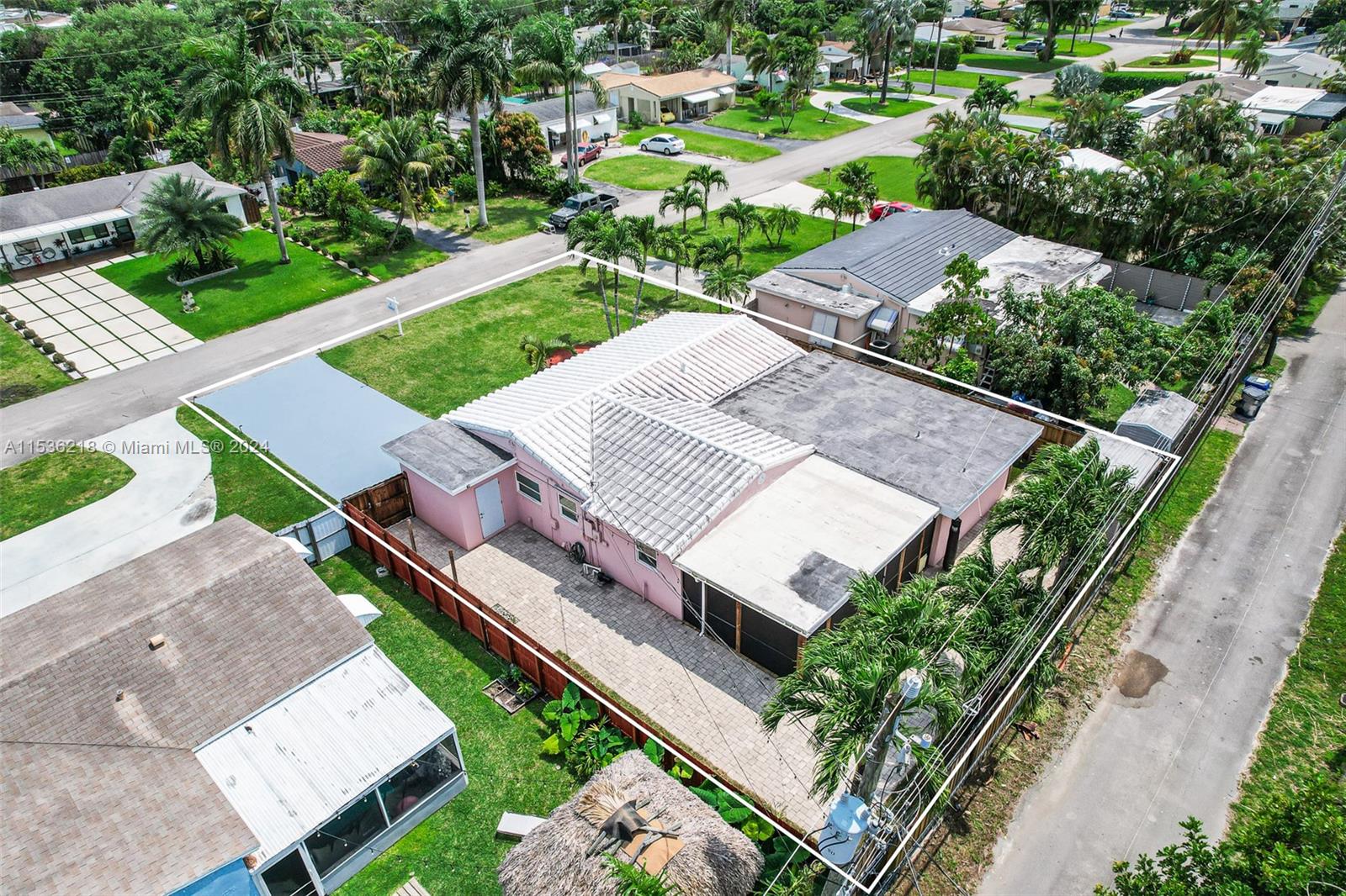 1212 N 31st Ct, Hollywood, Florida 33021, 3 Bedrooms Bedrooms, ,2 BathroomsBathrooms,Residential,For Sale,1212 N 31st Ct,A11536218