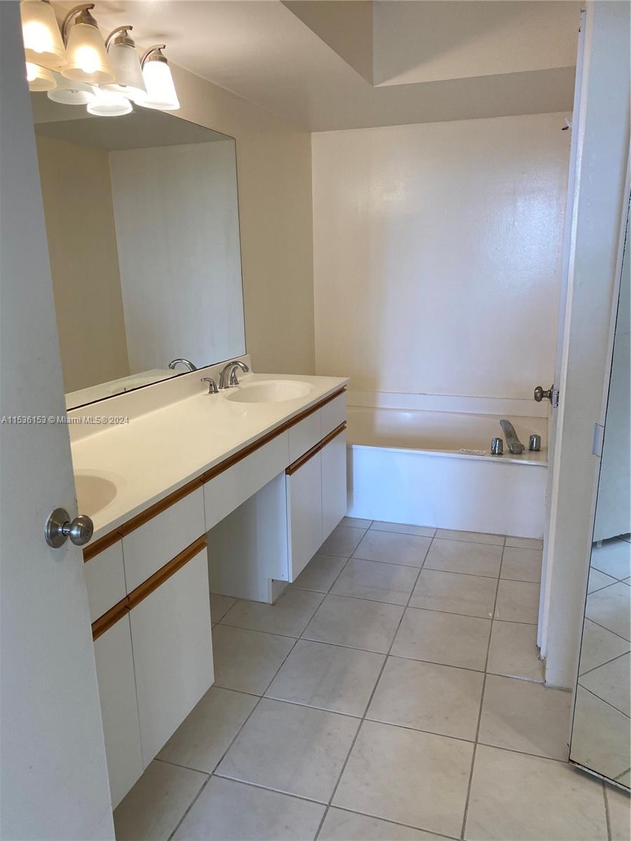 3400 NE 192nd St 1007, Aventura, Florida 33180, 2 Bedrooms Bedrooms, ,2 BathroomsBathrooms,Residentiallease,For Rent,3400 NE 192nd St 1007,A11536153
