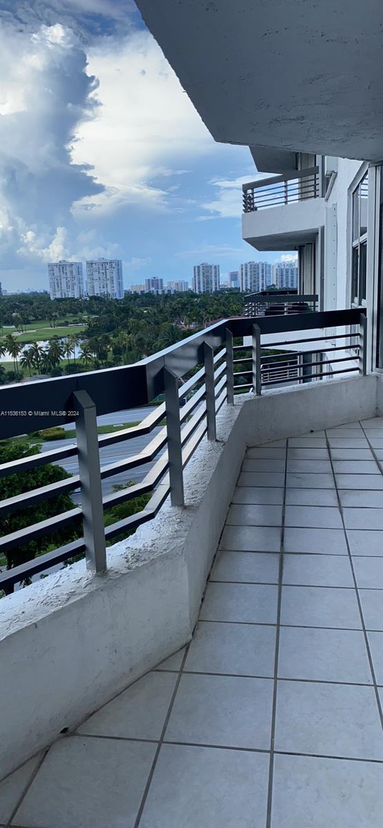 3400 NE 192nd St 1007, Aventura, Florida 33180, 2 Bedrooms Bedrooms, ,2 BathroomsBathrooms,Residentiallease,For Rent,3400 NE 192nd St 1007,A11536153