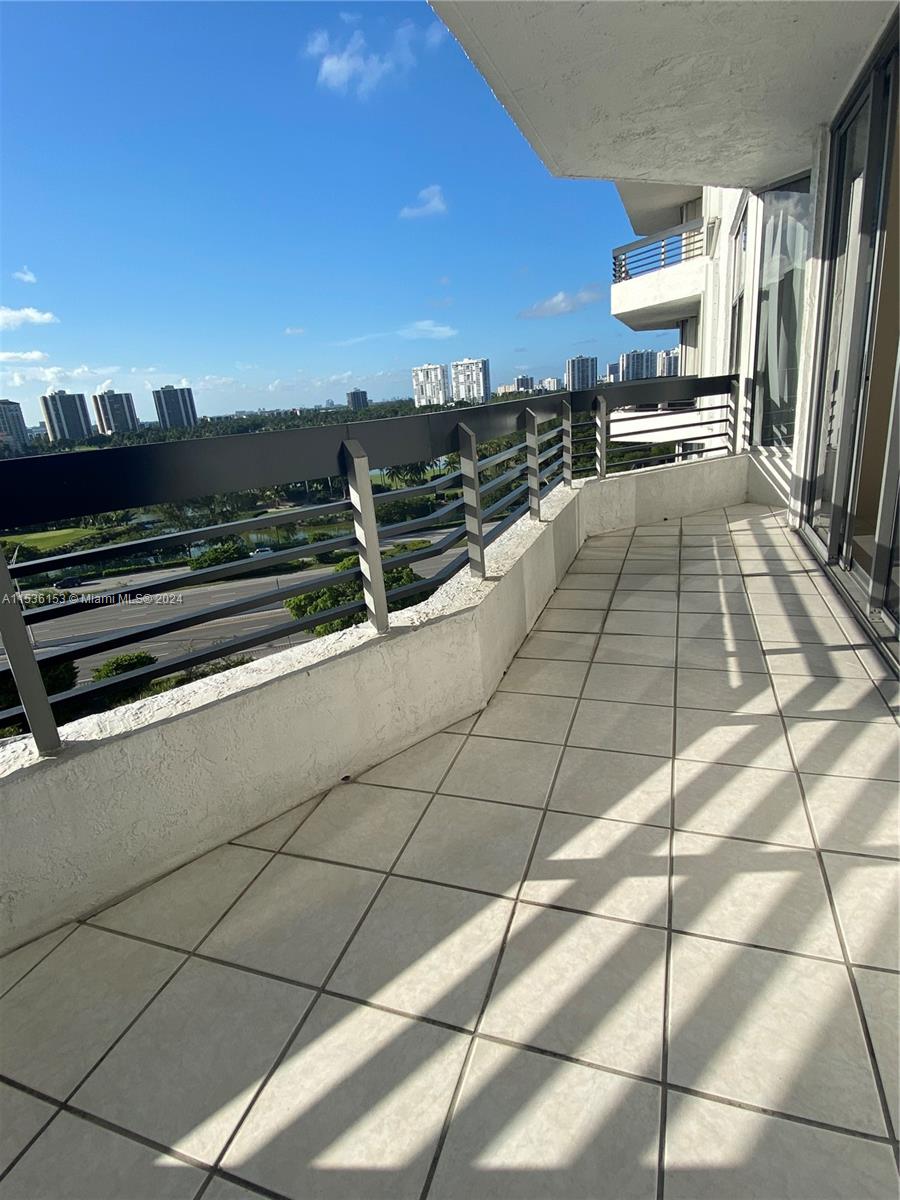 3400 NE 192nd St 1007, Aventura, Florida 33180, 2 Bedrooms Bedrooms, ,2 BathroomsBathrooms,Residentiallease,For Rent,3400 NE 192nd St 1007,A11536153